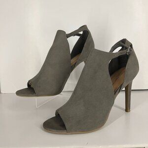 Christian Siriano‎ Taupe / Green Faux Suede Open Toe High Heels Sz 8.5